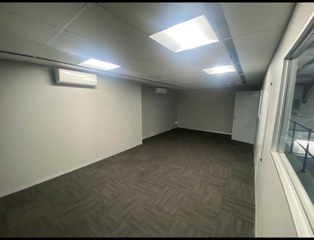 1,111M² WAREHOUSE TO LET IN PAARDEN EILAND
